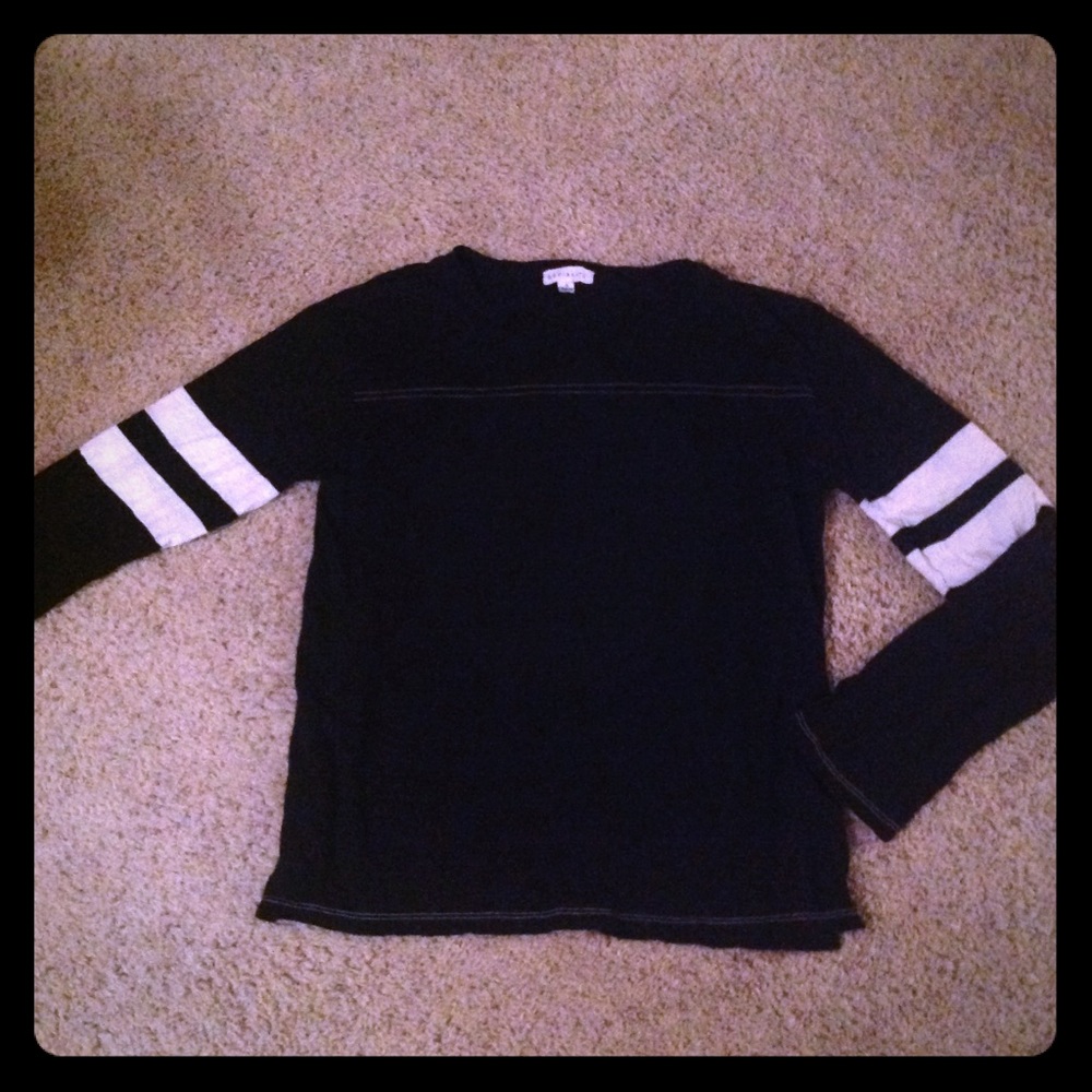 Juniors size small long sleeve shirt
